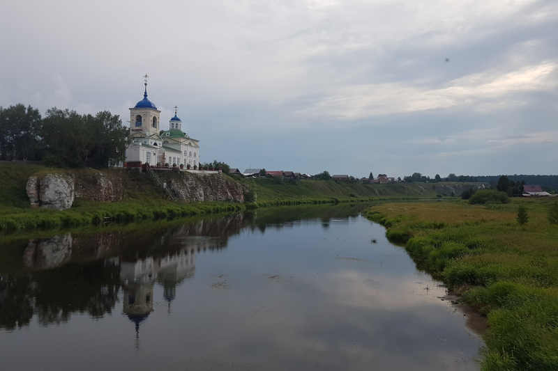 плыть на катамаране по реке Чусовая